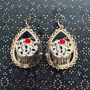 xox Betsey Johnson Cupcake Dangle Earrings 🧁